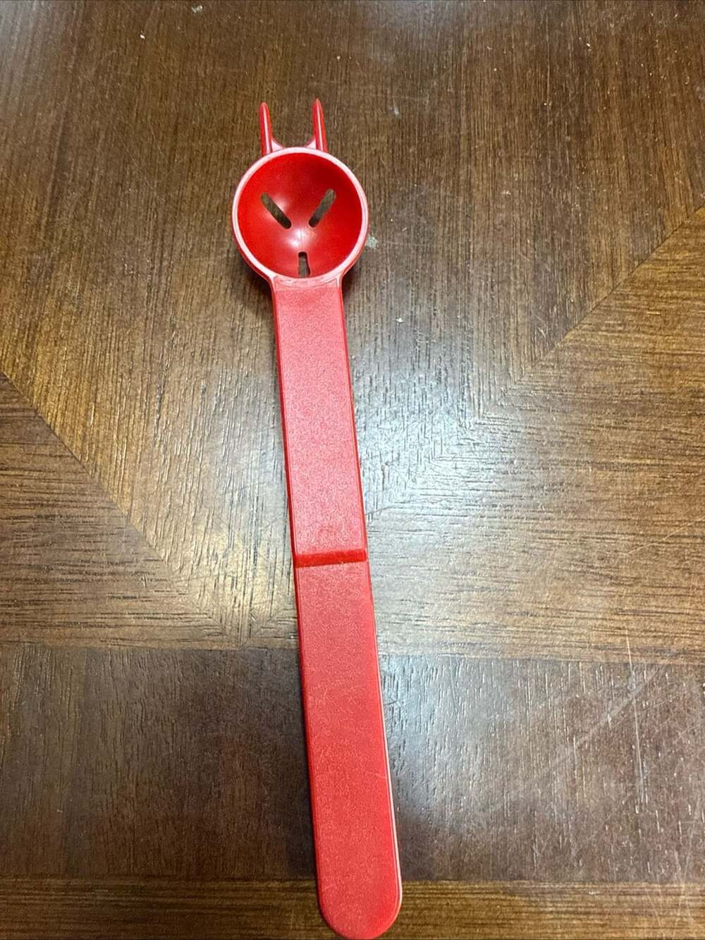 Tupperware 1450-23 Red Olive Scoop Pickle Fork Kitchen Utensil